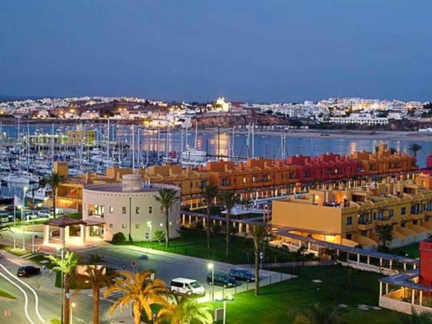 Spacious&Bright2Bedroom Apt Near Beaches,Sleeps 6 Portimao Bagian luar foto
